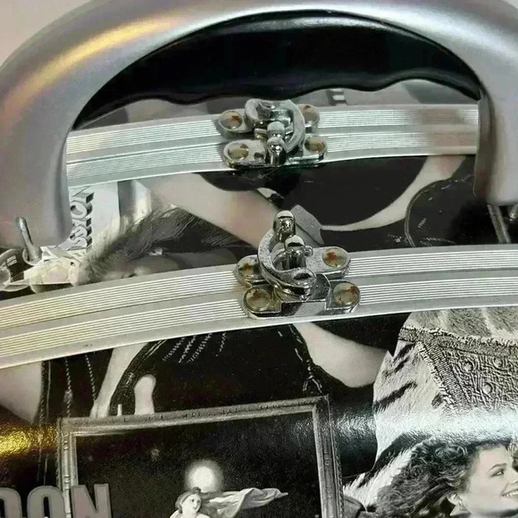 Vintage Travel Train Makeup case with claw closure - Picture 2 of 8